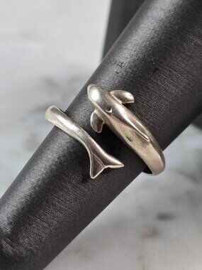 Womens Vintage Estate Sterling Silver Dolphin Ring 2.8g E6759